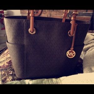 Micheal kors purse